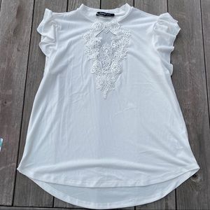 SOLD!!! ⭐️3/$12⭐️ Top Lace and Ruffles